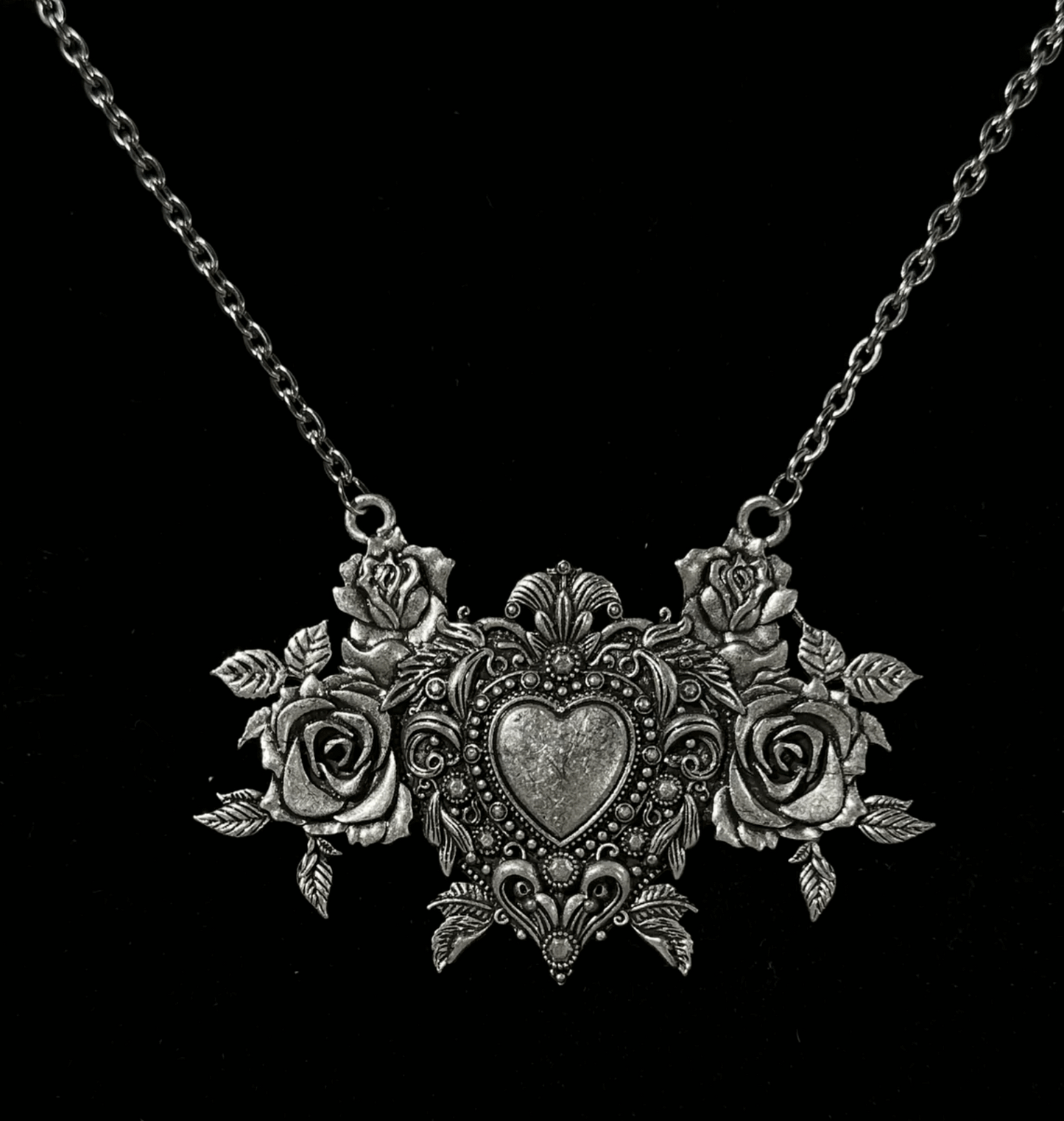 QUEEN OF HEARTS - Mother of Hades Cast Necklace