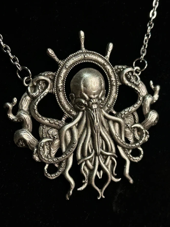 WHAT'S KRAKEN - Mother of Hades Cthulhu Necklace