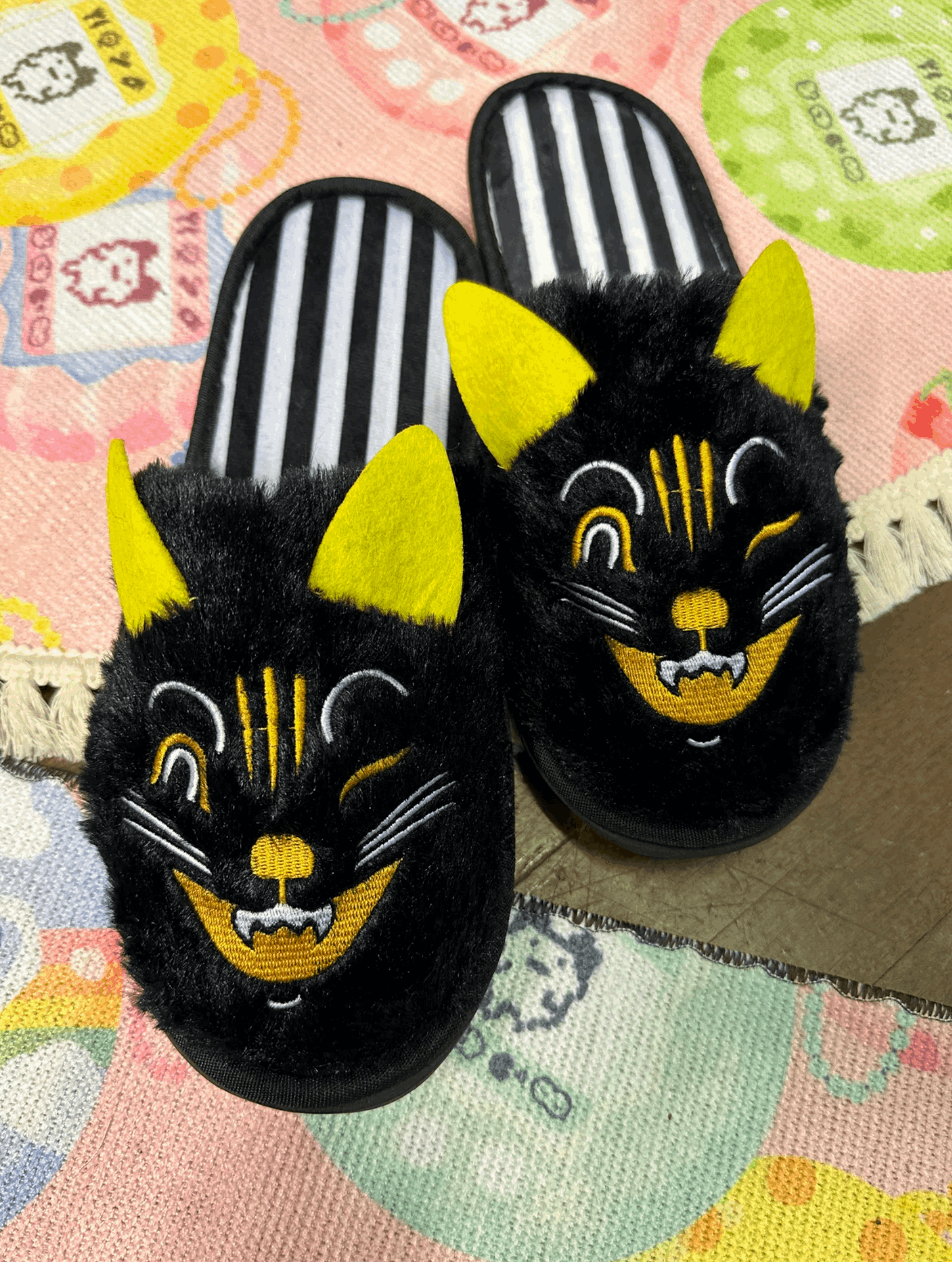 SCAREDY CAT- halloween house slippers