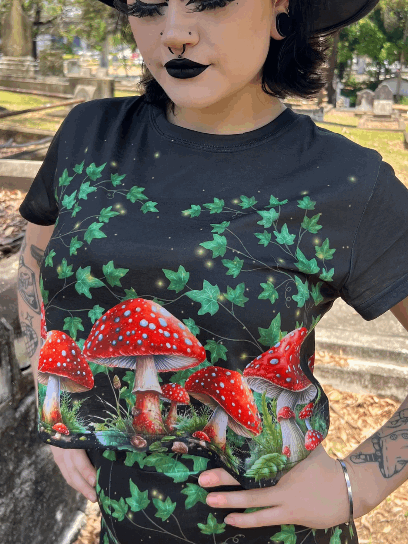 DON'T EAT IT - toadstool and poison ivy Cropped T-shirt
