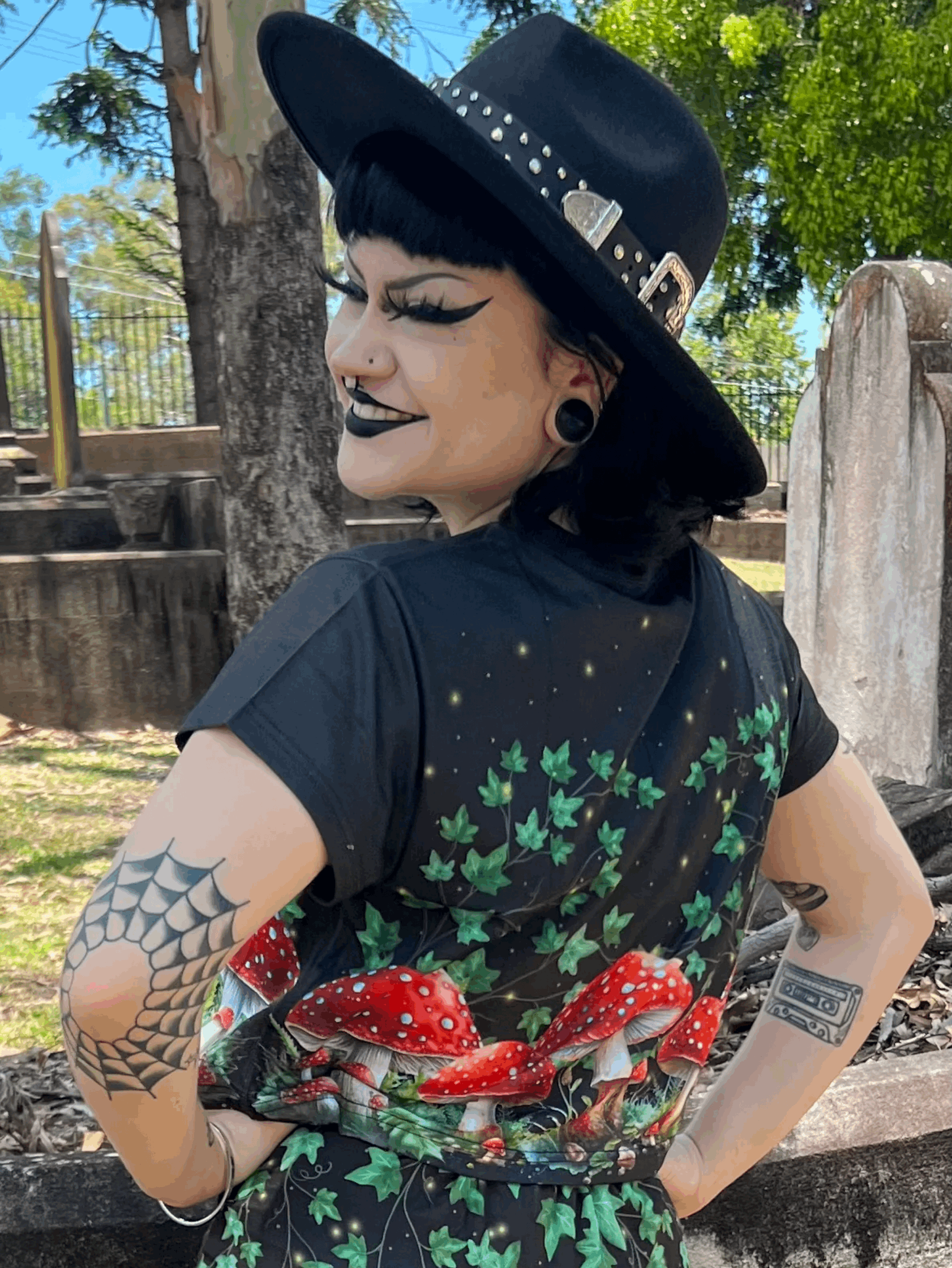 DON'T EAT IT - toadstool and poison ivy Cropped T-shirt