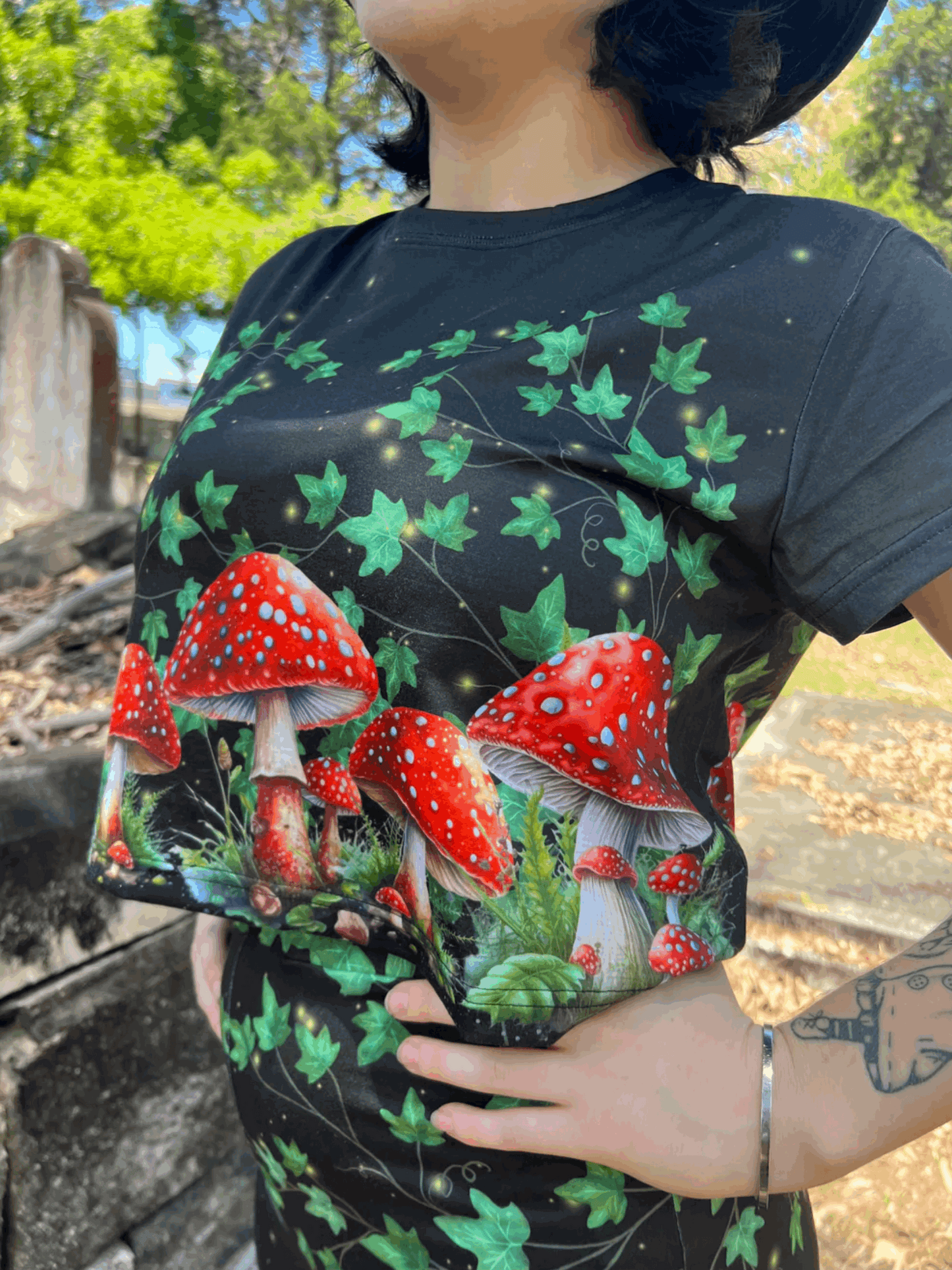 DON'T EAT IT - toadstool and poison ivy Cropped T-shirt