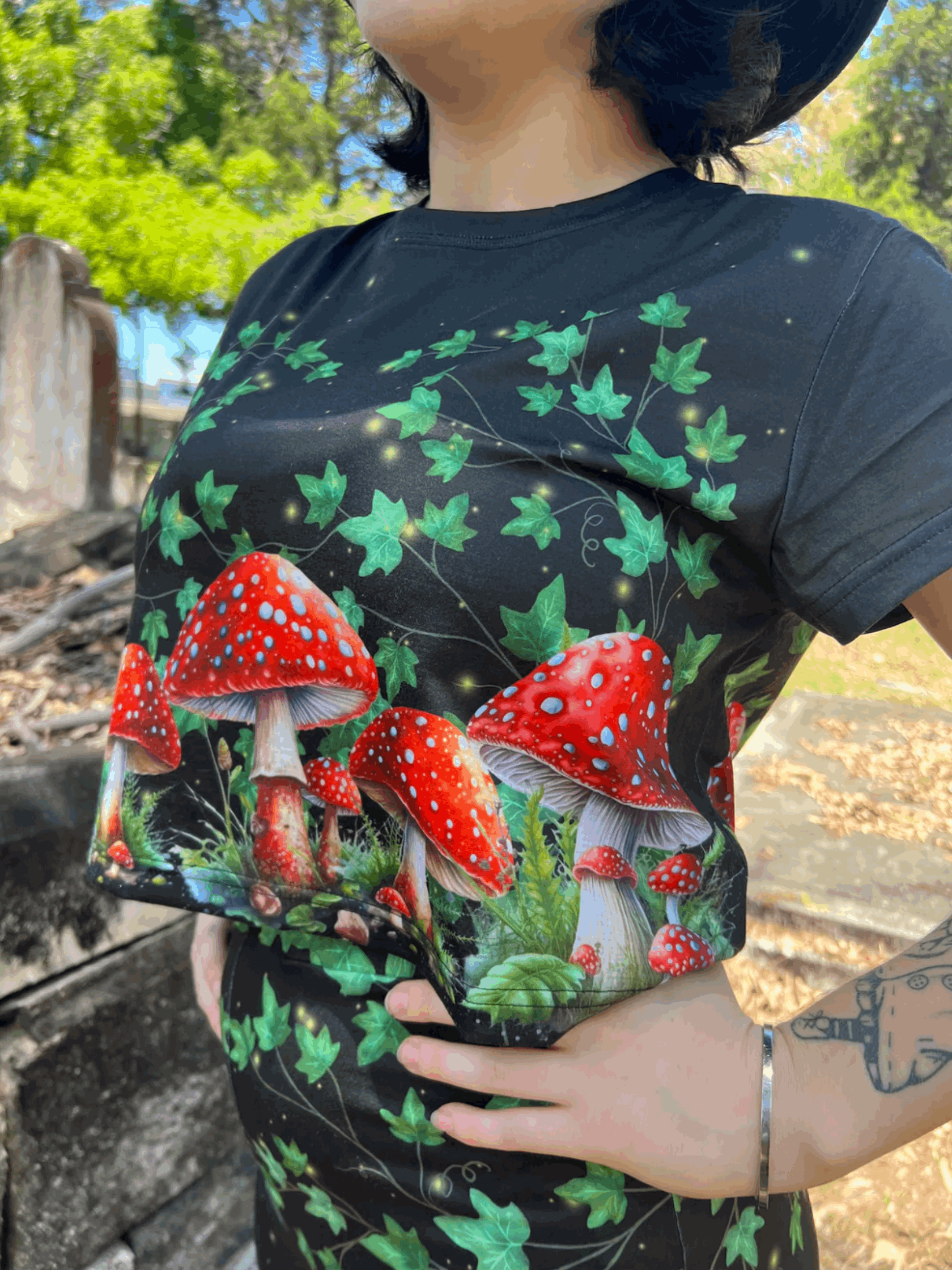 DON'T EAT IT - toadstool and poison ivy Cropped T-shirt
